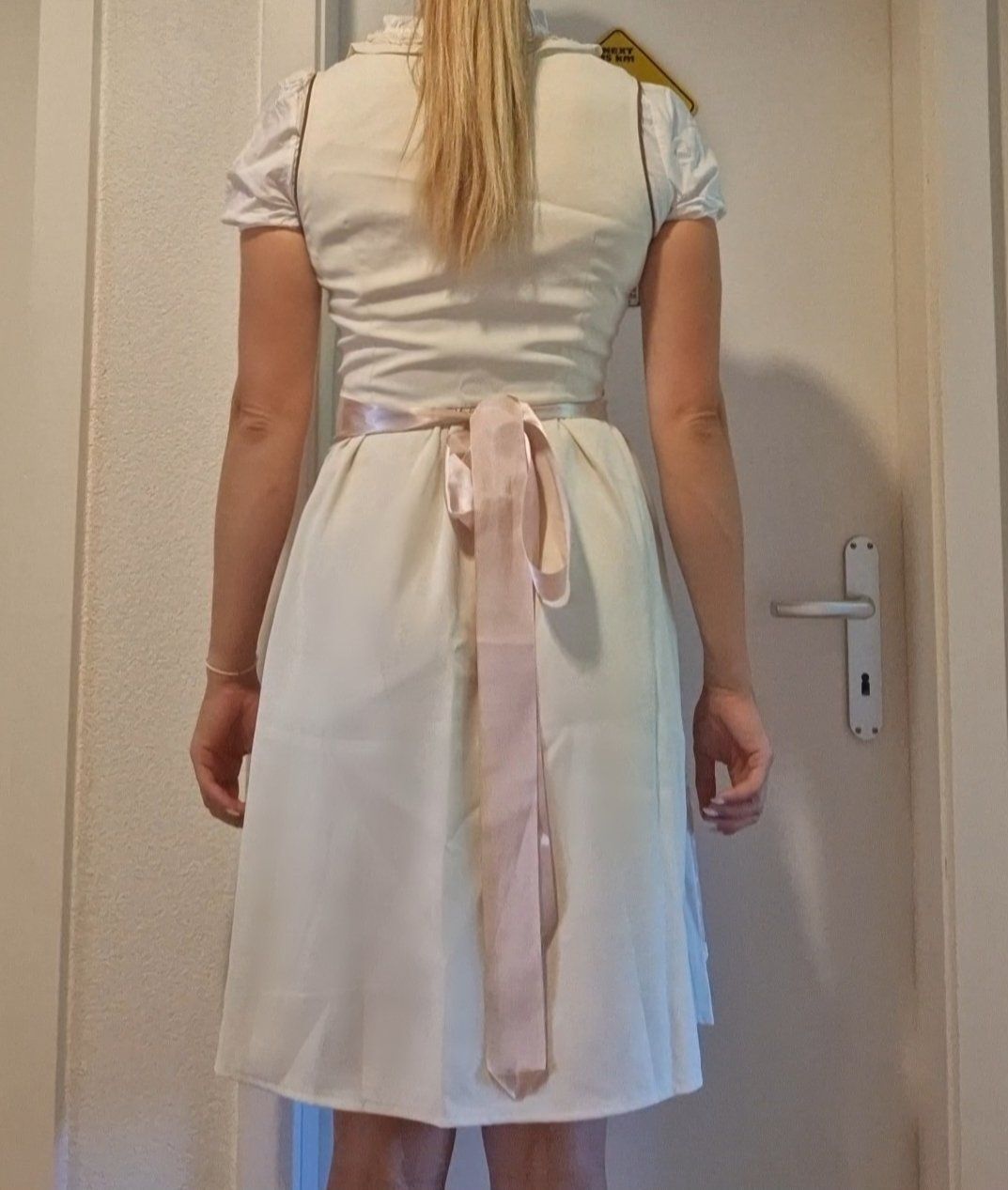 Costumi: Dirndl rose et blanc – Usato da Renens VD venduto da elenamozart 1