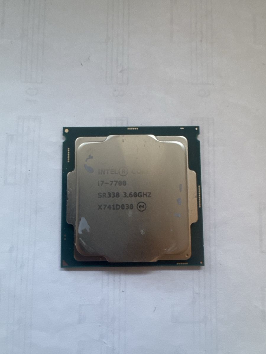 Intel Composants électroniques: CPU – D'occasion à Le Noirmont par mat_9dtx