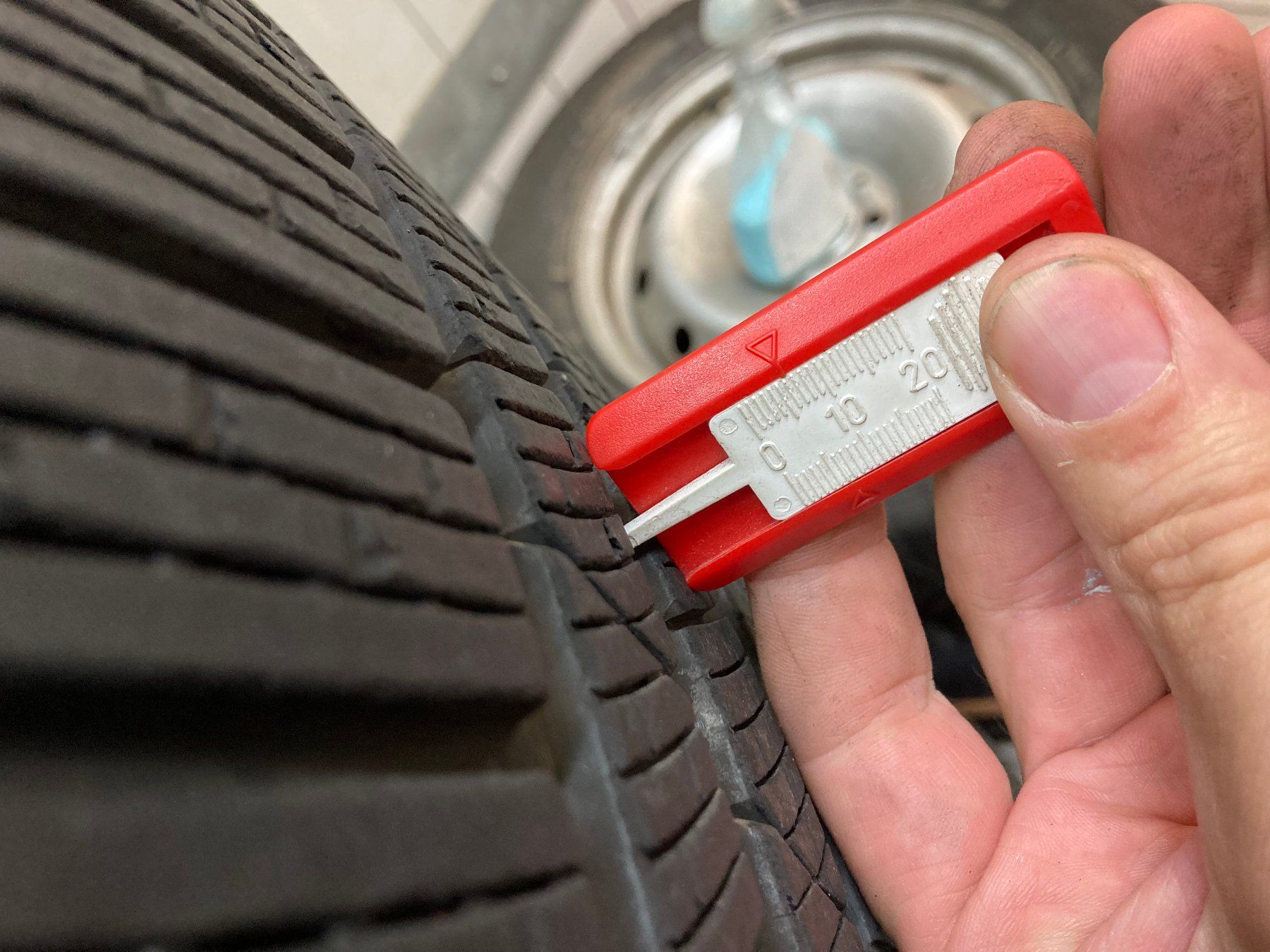Bentley Pneumatici & Ruote complete: Bentley Continental Winterräder  265/45R20 – Usato da Cham venduto da WB2223 7