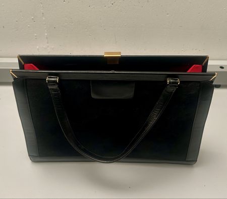 [VINTAGE]: Edle Falthandtasche aus Leder mit Fell