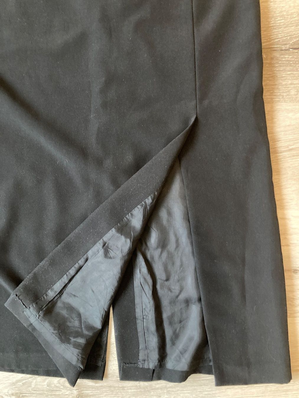 Gonne: Schwarzer eleganter Rock/Jupe mit Schlitz Gr. 40 – Usato da Gelterkinden venduto da froggy80 1