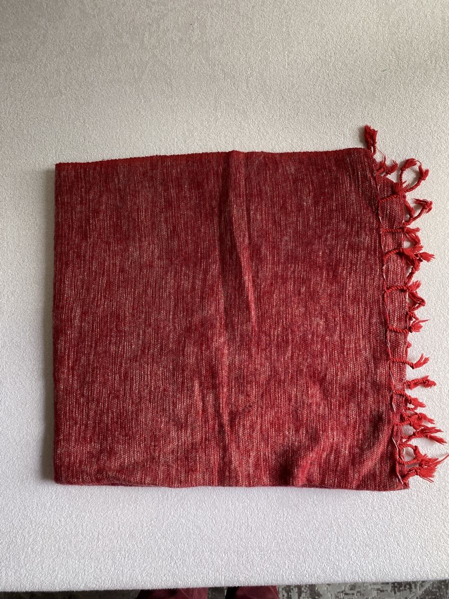 Foulards, Tücher & Schals: Écharpe rouge🧣à franges, état impeccable, 100% coton – Gebraucht aus geneve von cey_5ywd