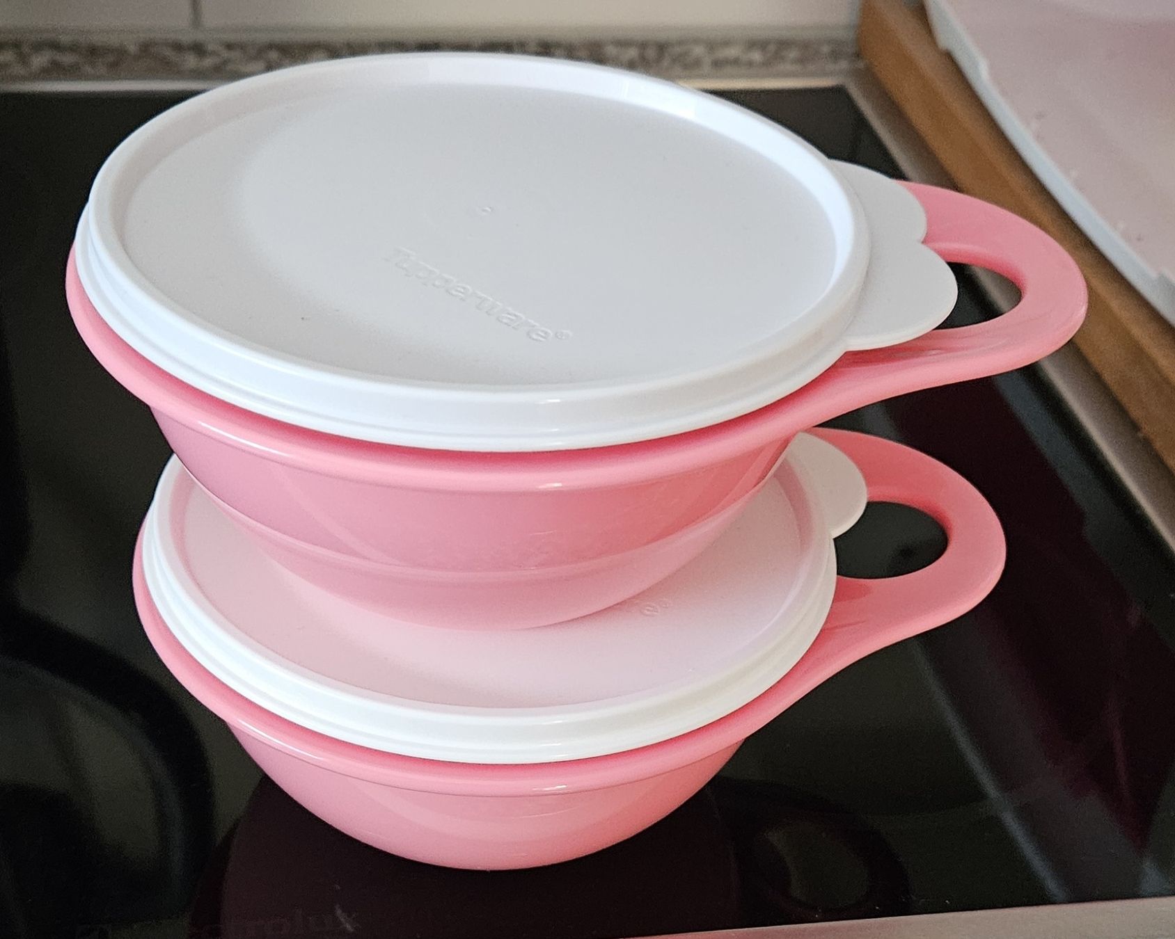 Tupperware Contenitori & Simili: 600ml Schüssel Set mit Henkel – Nuovo e nell'imballaggio originale da Hasle b. Burgdorf venduto da buddle32 2