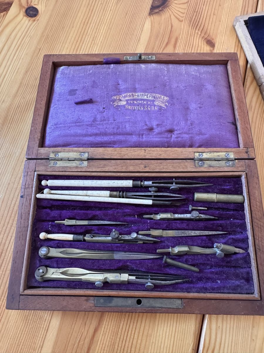 Tutti gli attrezzi: Ensemble instruments dessin technique Kern Roch ancien – Usato da Vésenaz venduto da Angela.C3 2