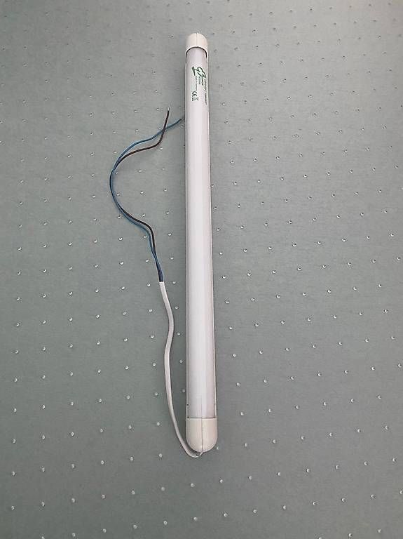 Lampade: Lichtleiste mit Anschlusskabel 10W weiss – Usato da Egg b. Zürich venduto da DanceEmotion