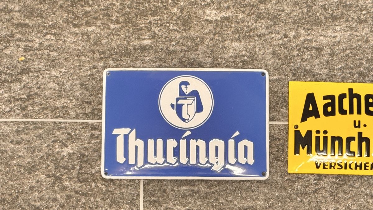 Insegne: 2 Versicherungs-Emailschilder gewölbt – Usato da Bubikon venduto da omitha1 1