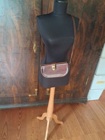 Rehbraune Ledertasche . Box .