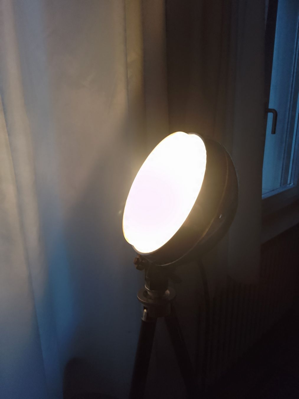 Lampen: Scheinwerfer auf Stativ Vintage Design Lampe Wohnzimmer – Gebraucht aus St. Gallen von EastLakeConcept 4