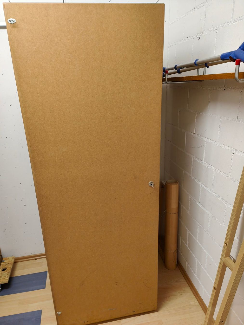 Armoires: Schrank für Keller, Garage oder Werkstatt – D'occasion à Mels par velo-city 1