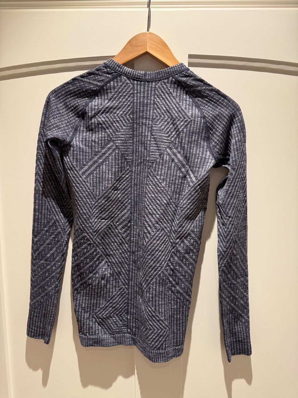 Lululemon Top: Lululemon Swiftly Tech LS 2.0 - Winter Running Top size 4 – Usato da Zürich venduto da floridiablanca 1