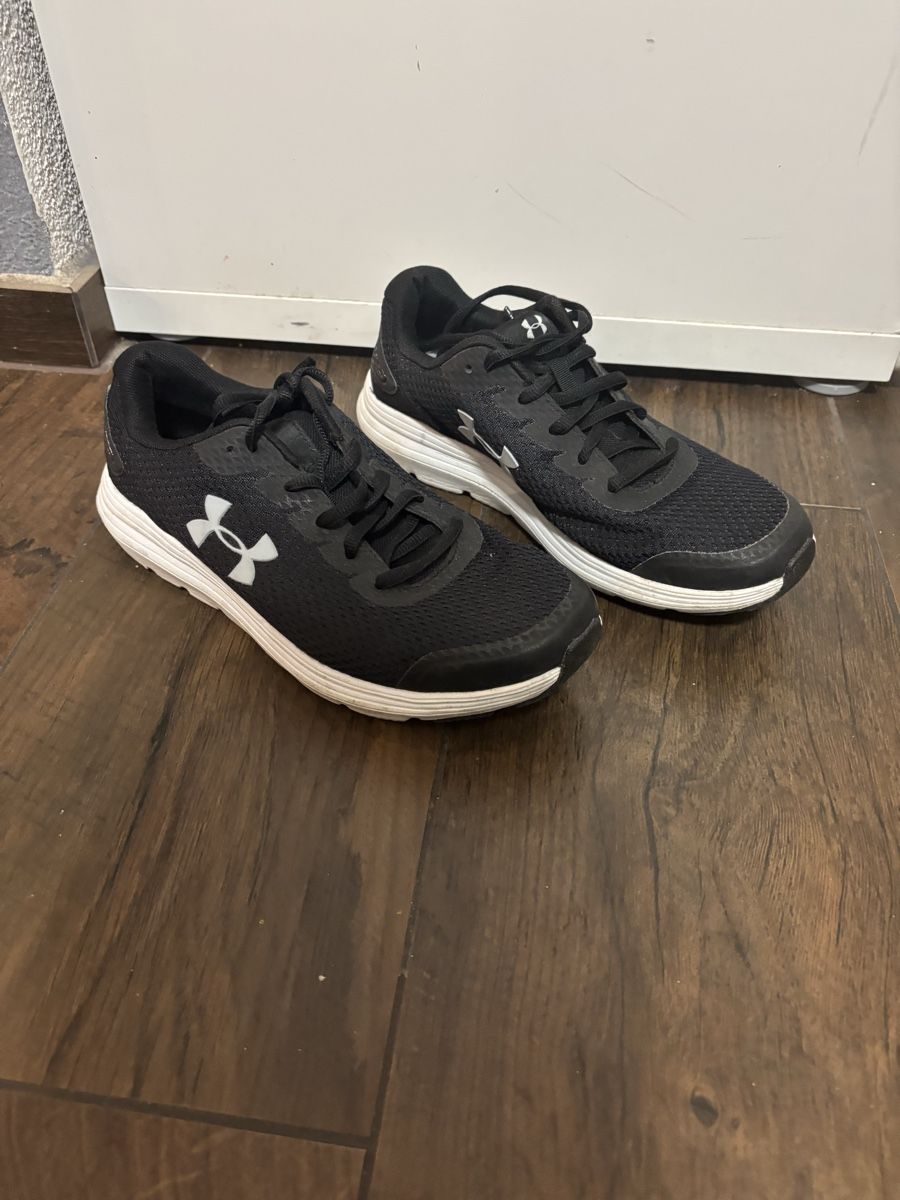 Under Armour Chaussures hommes: Under Armour Turnschuhe – D'occasion à Wimmis par Soccerfanshop