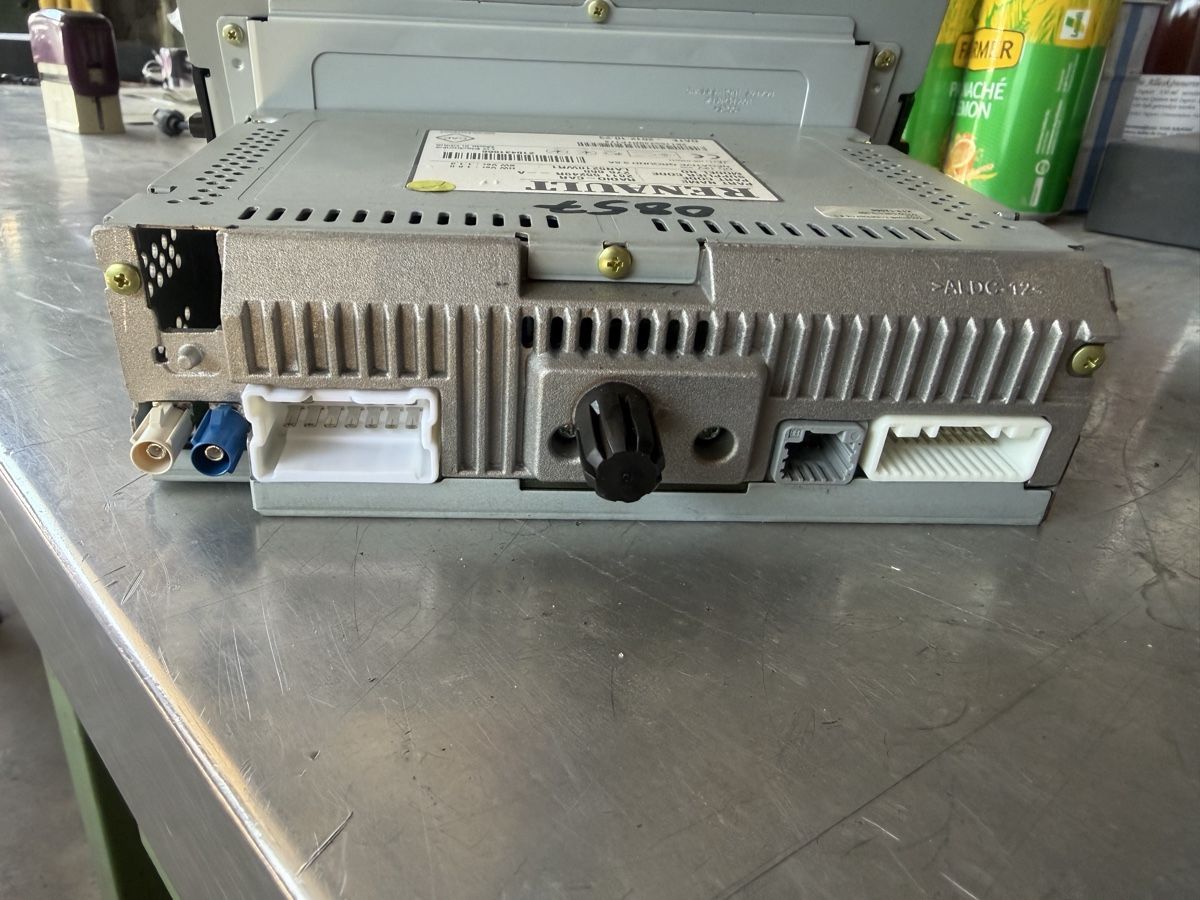 Renault Alle Autoersatzteile: Renault Clio 2012-2019 original Navigation Radio 281155249R – Gebraucht aus Widnau von Gasser_Auto 2