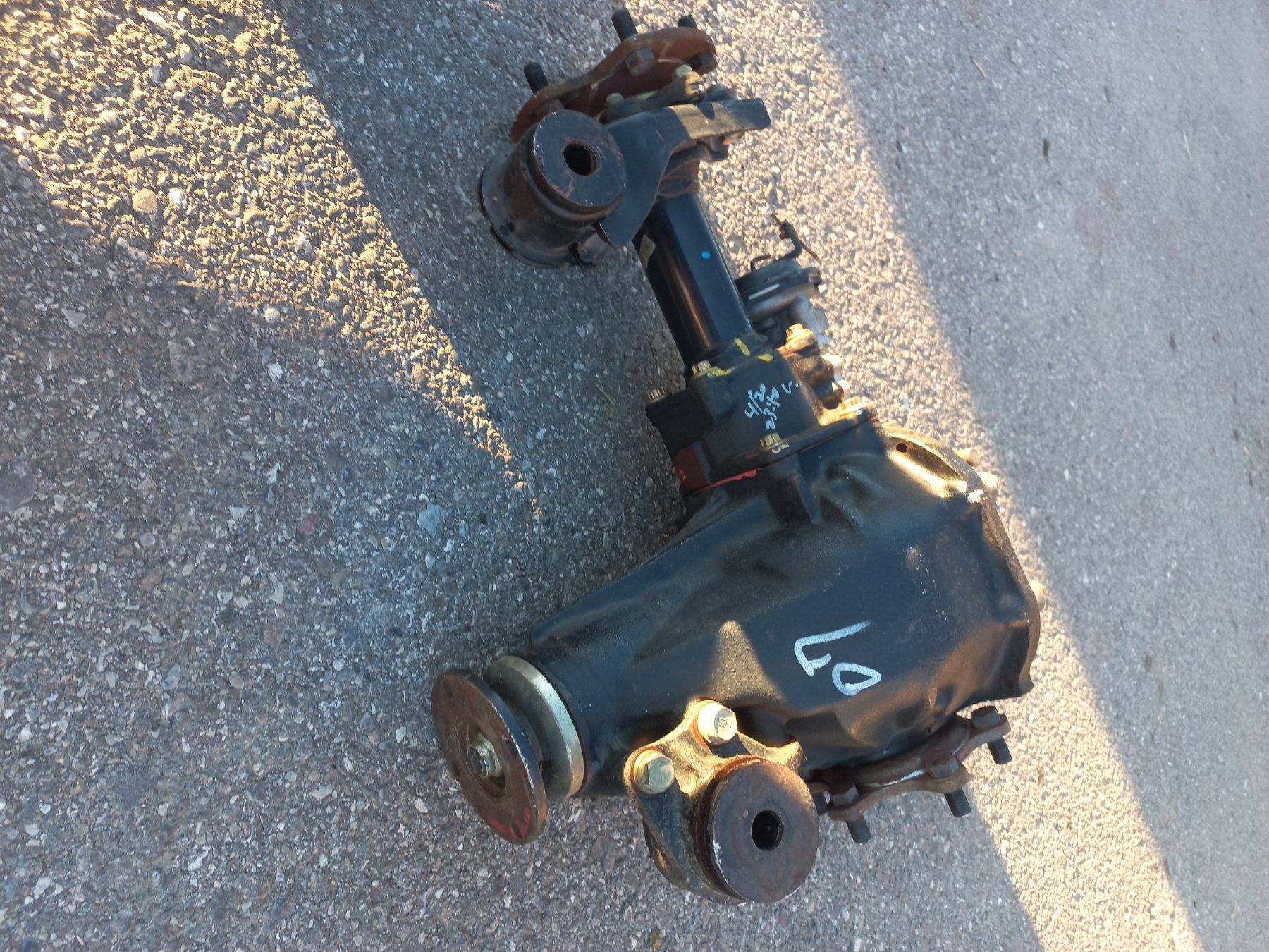 Toyota Tutti pezzi di ricambio auto: Pont avant Toyota hilux – Usato da Vuadens venduto da castellae05 5
