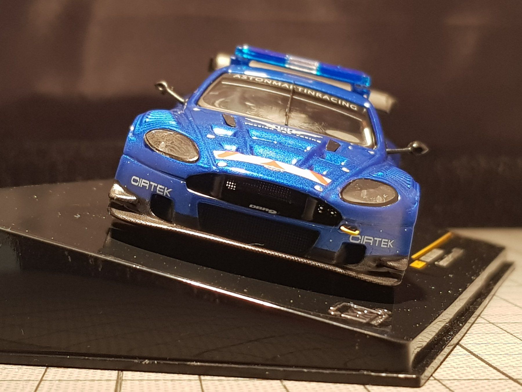 Aston Martin Modellini d'auto: Aston Martin DBR9 Gendarmerie Prototype 2006 – Nuovo e nell'imballaggio originale da Chézard-St-Martin venduto da AlPat-Collections 2