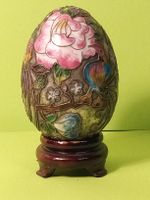 Hübsches Cloisonné- Ei  Chinesisch mit Holzständer.