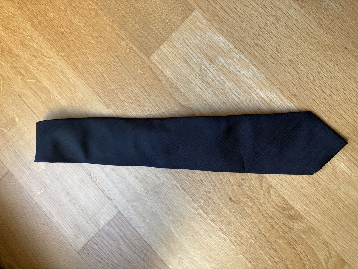Cravatte: Schwarze Krawatte originalverpackt – Nuovo e nell'imballaggio originale da Luzern venduto da MaxPower03