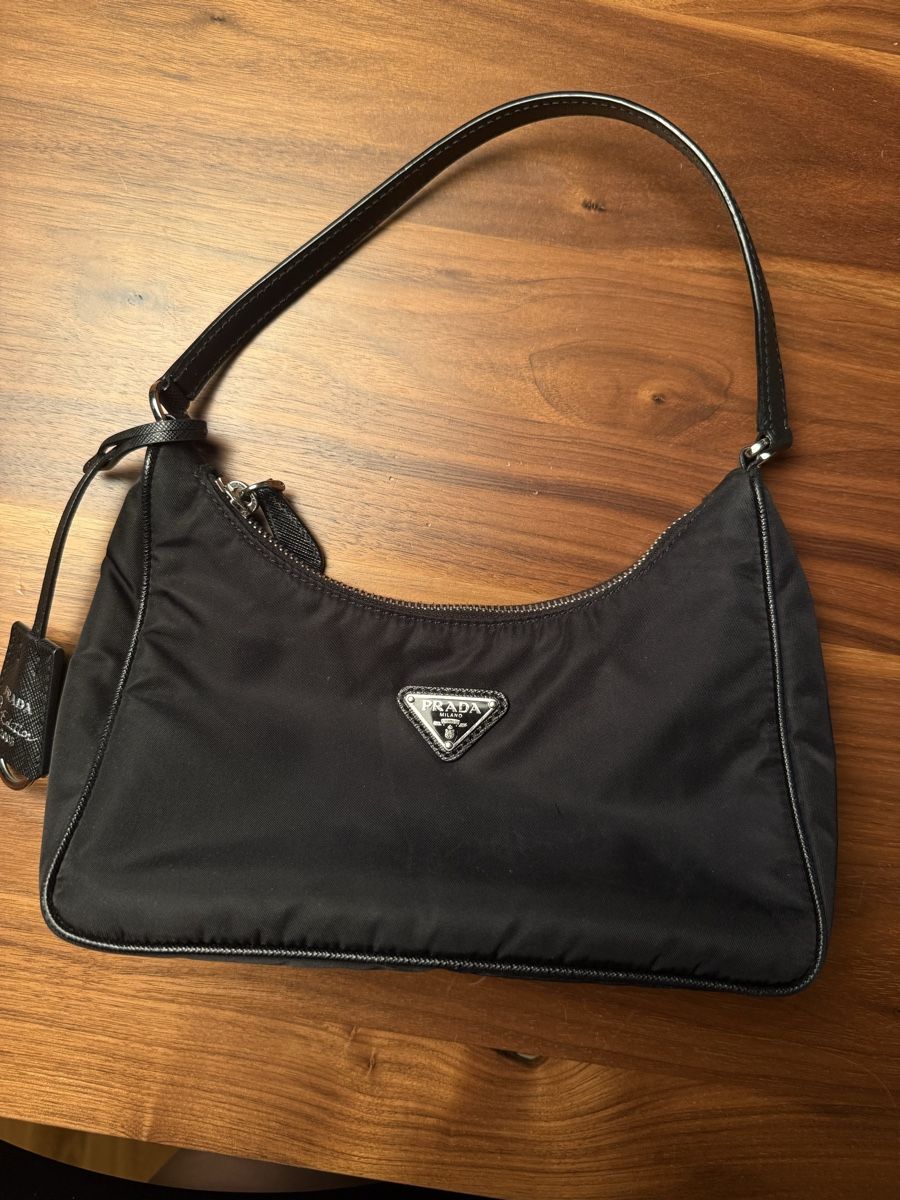 Prada Borse da donna: Prada Bag Re-Edition 2005 – Nuovo (secondo la descrizione) da Solothurn venduto da milena_03 2