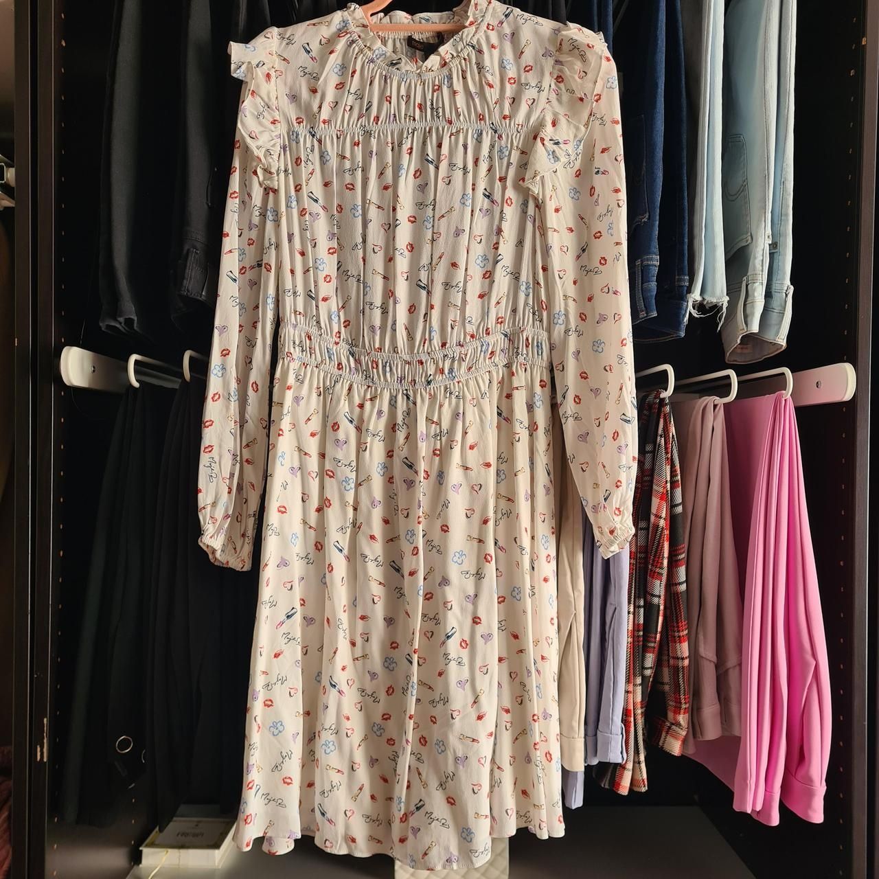 Maje Vestiti: Maje Printed Midi Dress Ruffles White – Nuovo e nell'imballaggio originale da Emmen venduto da mak31