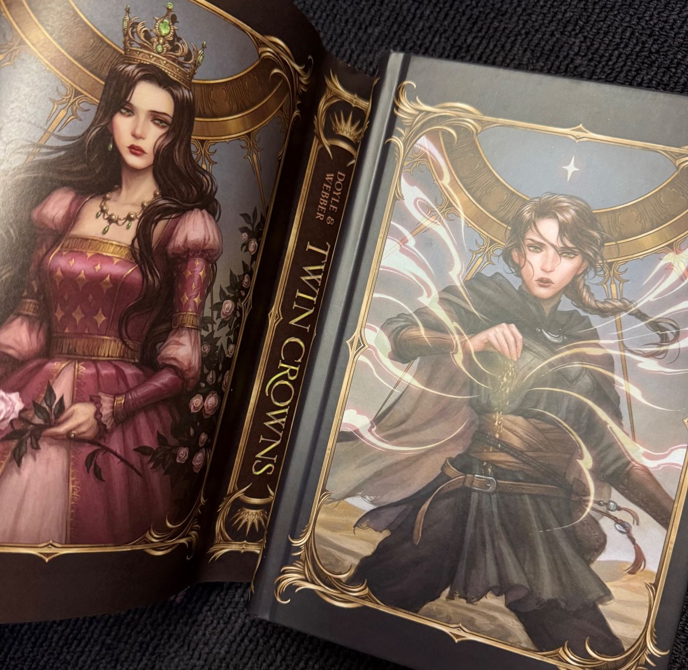 Libri: Twin Crowns & Cursed Crowns, Catherine Doyle, LitJoy Edition – Nuovo (secondo la descrizione) da Eichberg venduto da Lolapop18 3