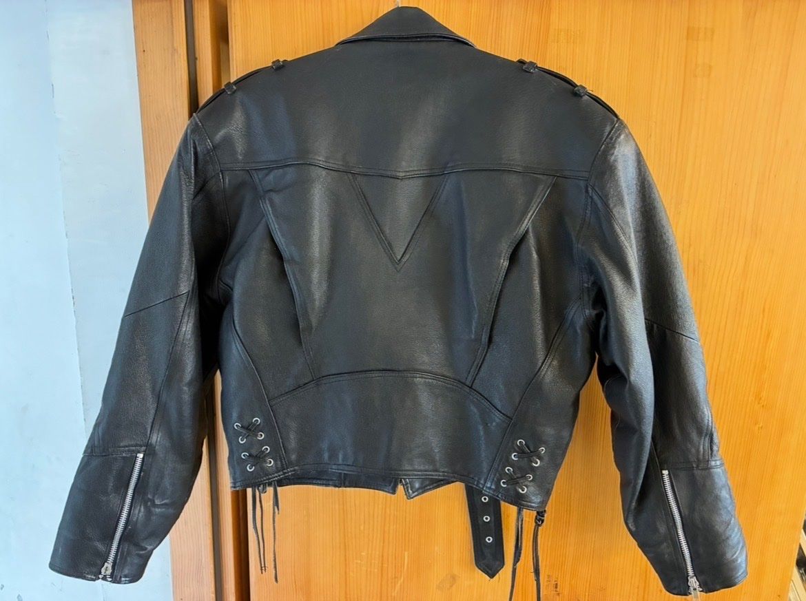 Giacche: Sportliche Damen Motorrad Lederjacke – Usato da Lupsingen venduto da Cubanito269 2