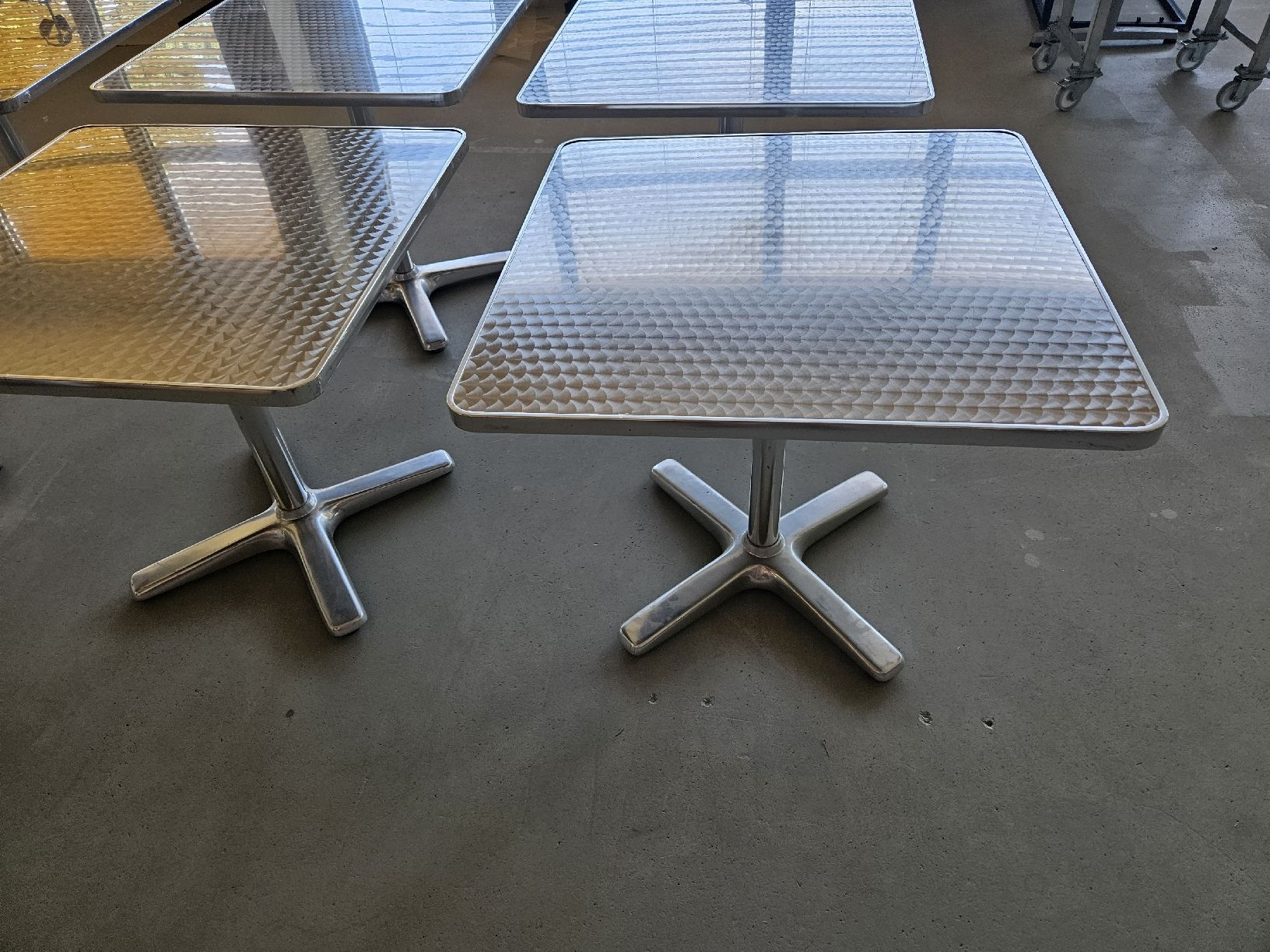 Tavoli: Tisch 80 x 80 cm – Usato da Regensdorf venduto da Zem003 3