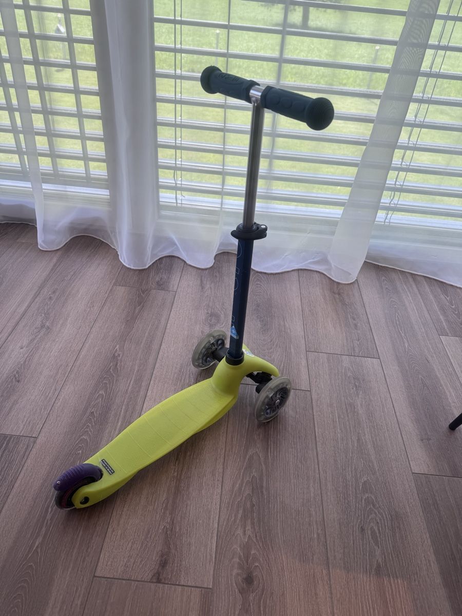 Micro Kickboard: Micro Scooter (von Coop Hello Family) – Usato da Flums venduto da Halessandro 1
