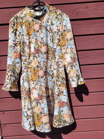 Zara Kleid mit Bluememuster, Grösse S