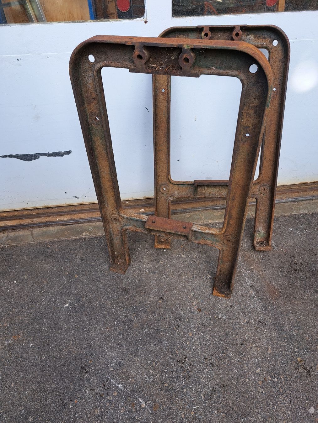 Altri mobili d'antiquariato: 2 antike Gusseisen Tischbeine – Usato da Grossdietwil venduto da hufi10