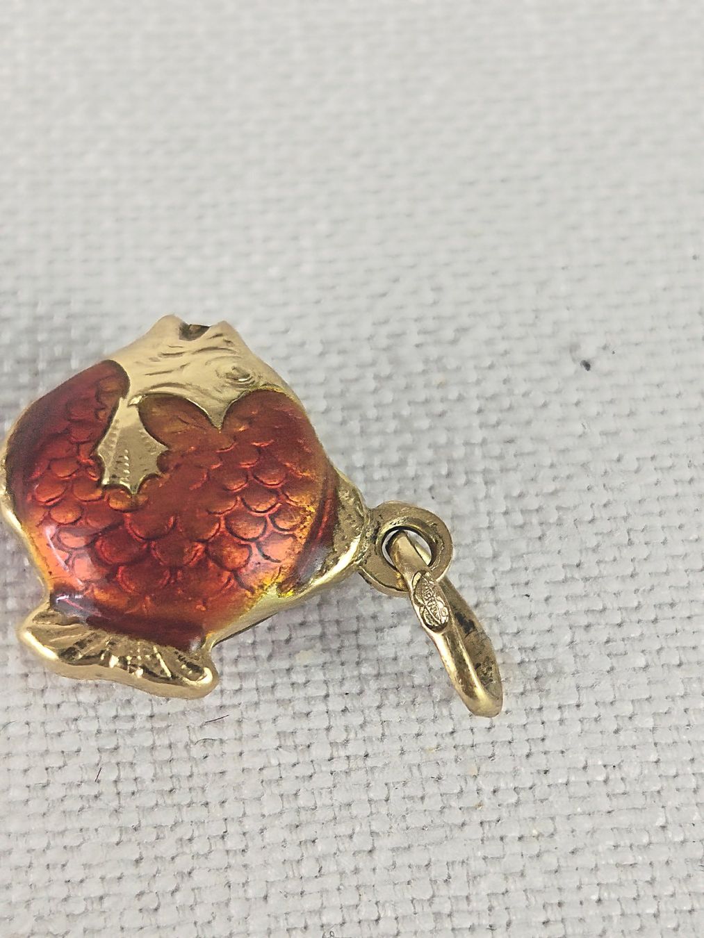 Anhänger: Fisch Anhänger 750 Gold mit roter Emaille – Gebraucht aus Reinach BL von bk_brockireinach 1