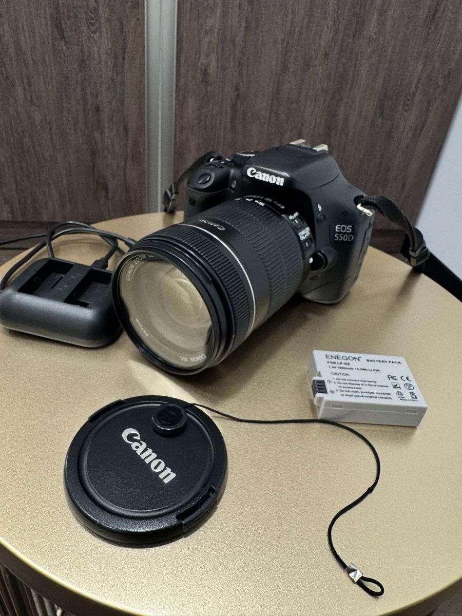 Canon Fotocamera: Canon EOS 550D with 18-135mm lens plus accessories. – Nuovo (secondo la descrizione) da Thonex venduto da Lux_brands01