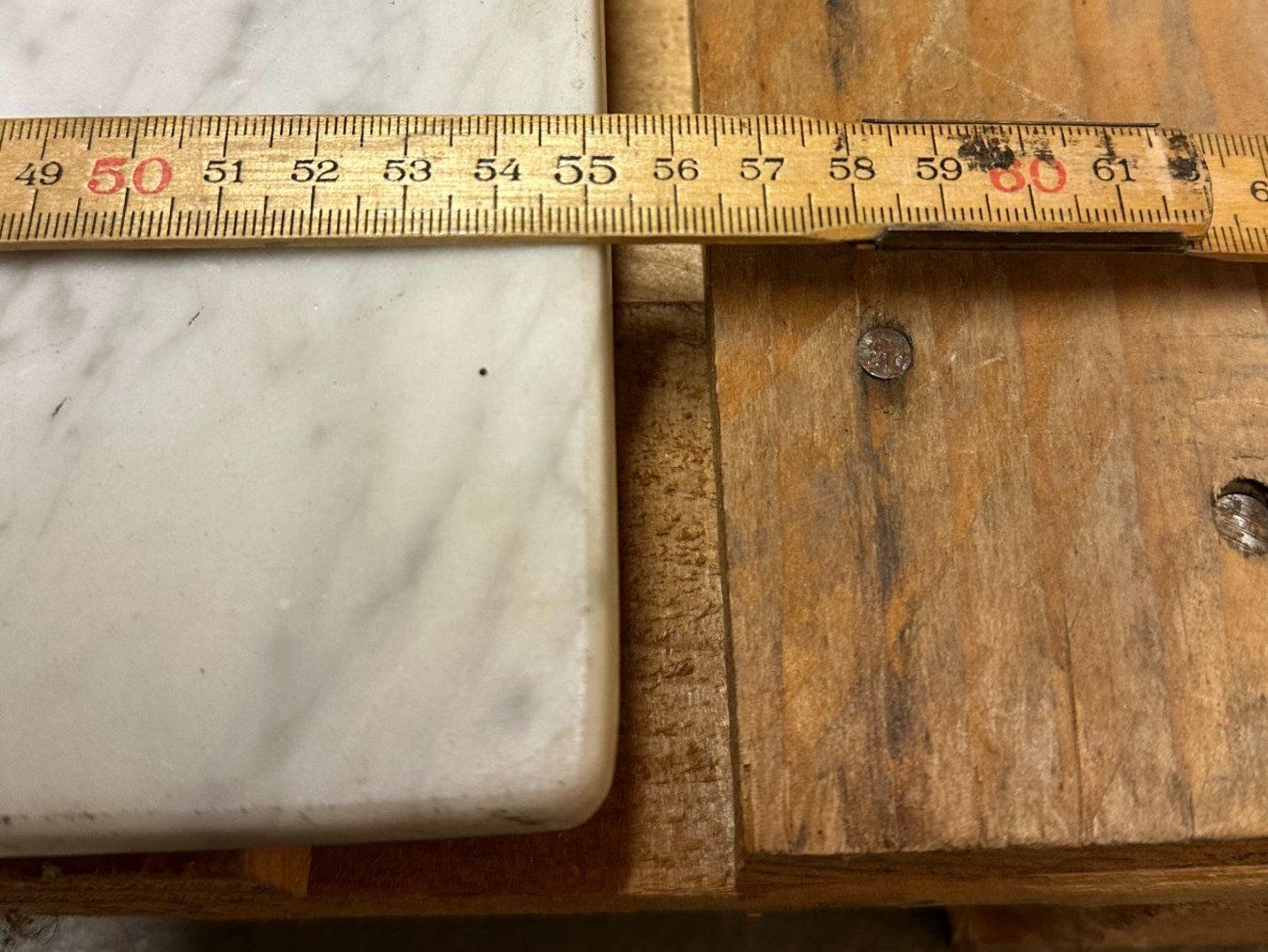 Servierplatten: Marmorplatte weiss mit Adern 55x110cm, Steinplatte – Gebraucht aus Luzern von Lager6640 1