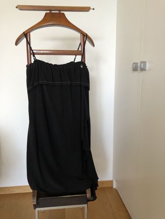 Petite robe Liu-Jo noire taille 38 100% soie.