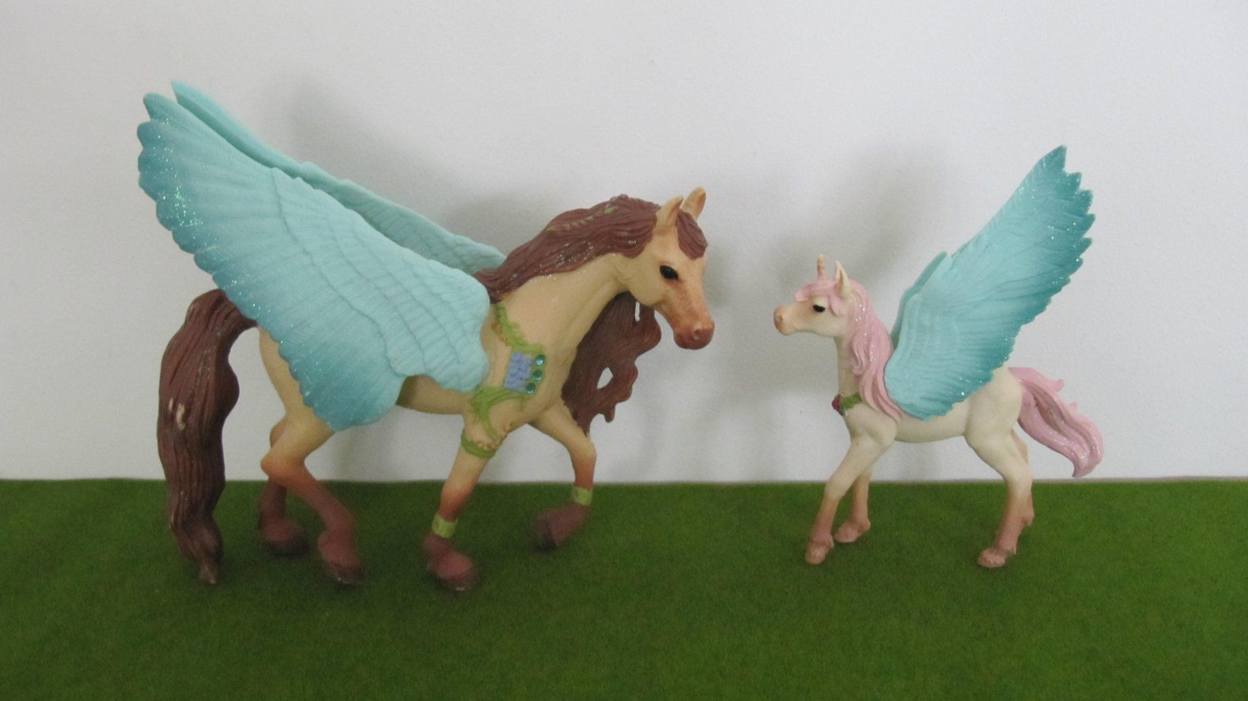 Schleich Giocattoli: Schleich Pegasus Familie – Usato da Brunnen venduto da Kiwiland1