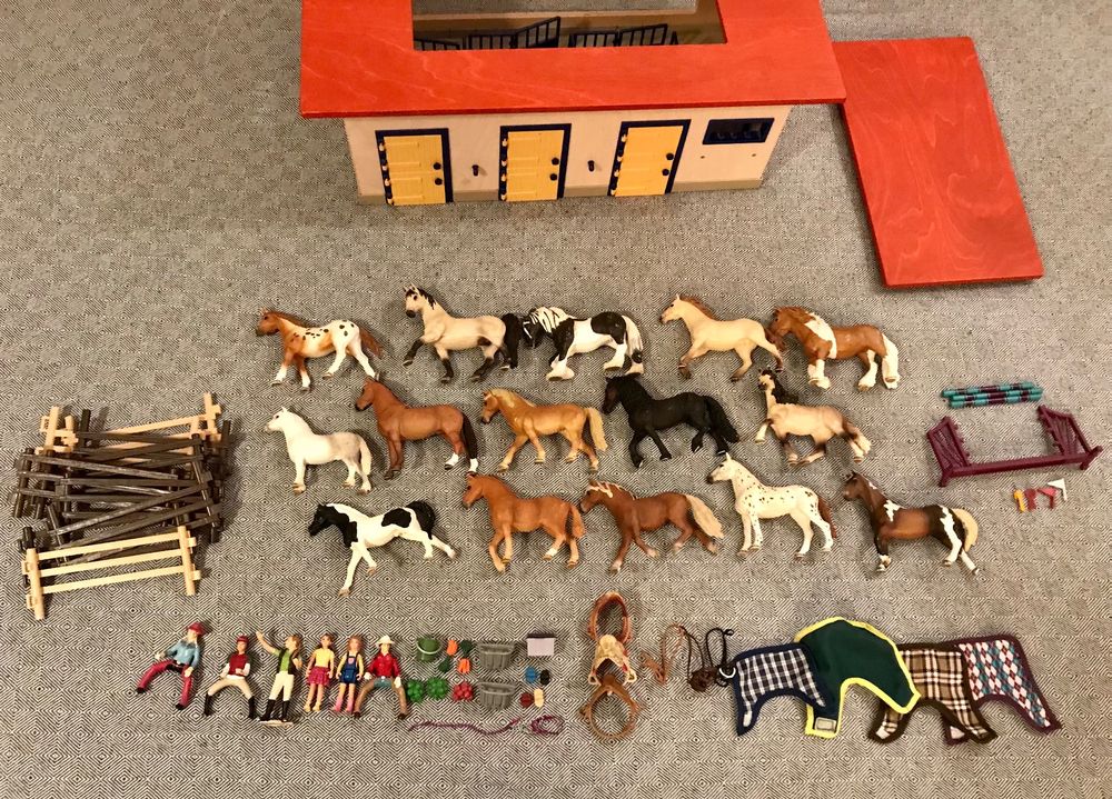  Schleich Reitstall Holz mit 15 Schleich Pferden (Gebraucht) in Bern für 
