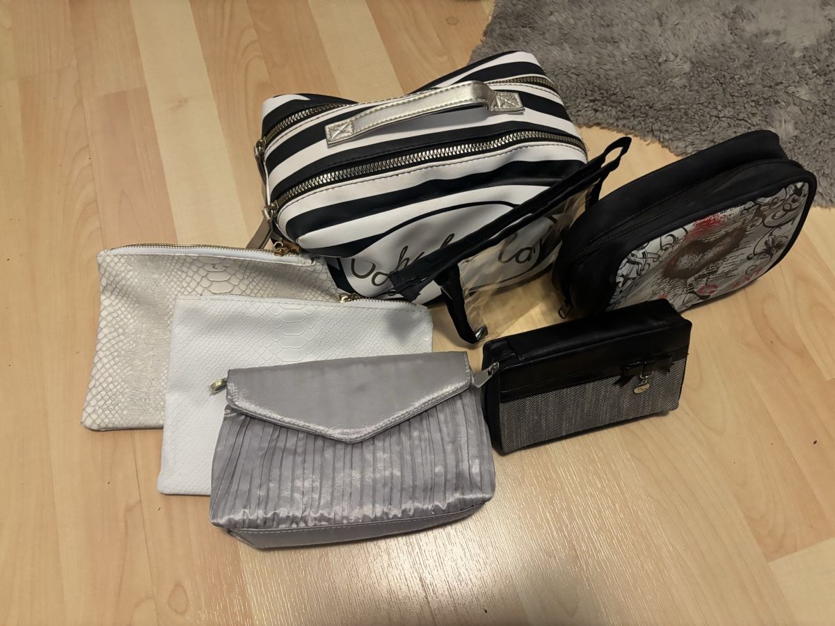 Custodie per cosmetici: Paket: Diverse Necessaires – Usato da Volketswil venduto da Kimberliy