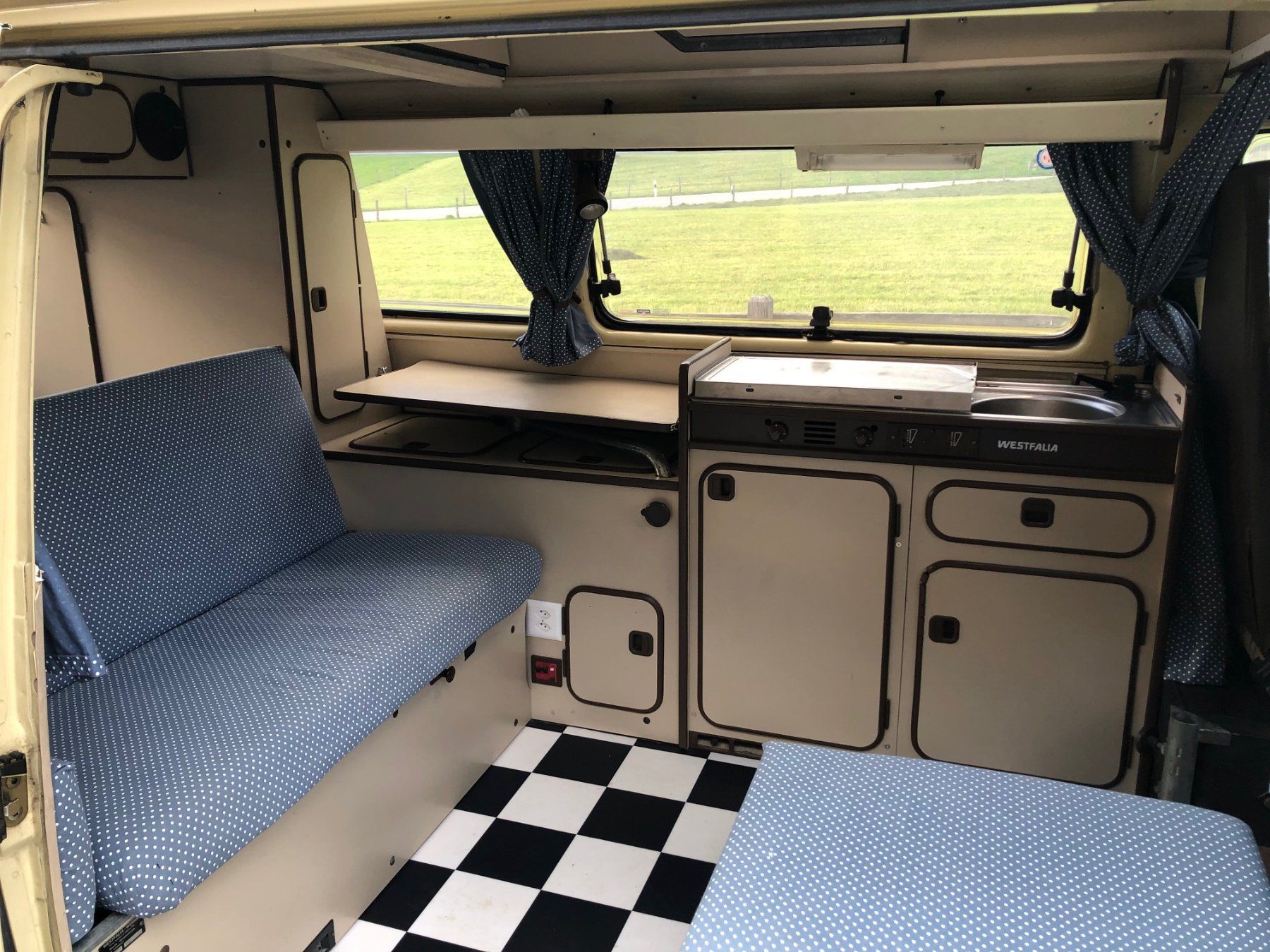 VW Veicoli da campeggio: VW T3 Bus Camper – Usato da Gstaad venduto da Johny3 5