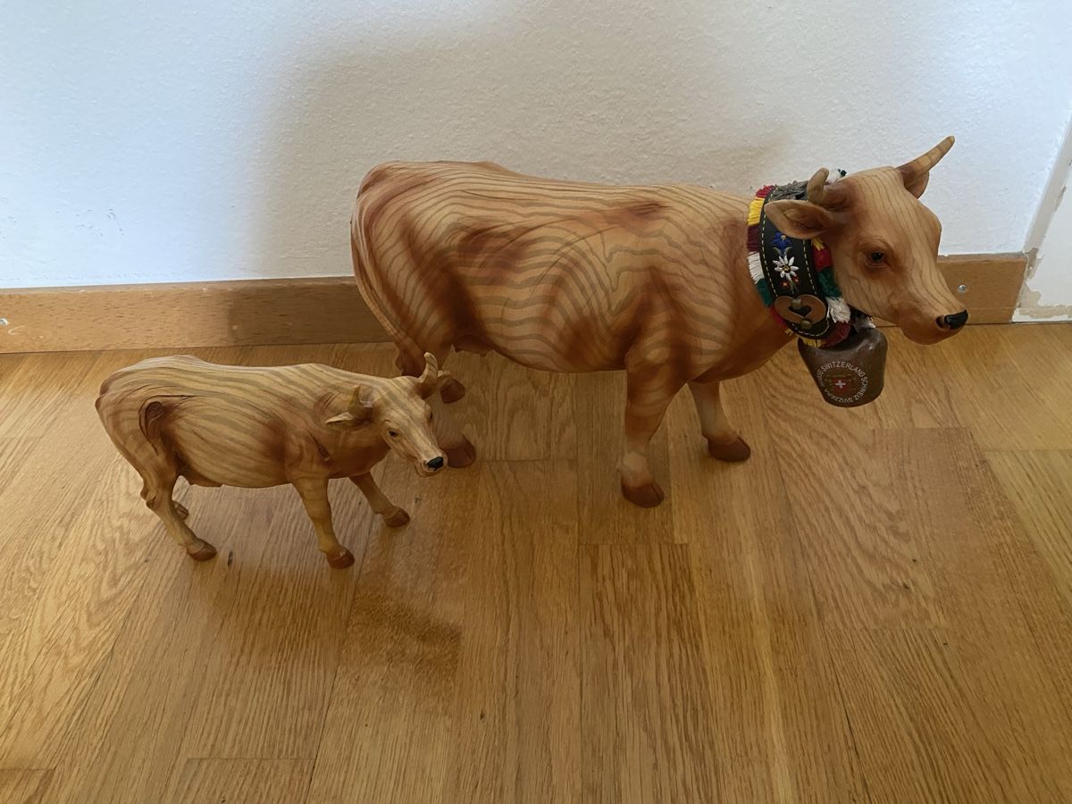 Statuette: 2 Kühe aus Holz – Nuovo e nell'imballaggio originale da Zürich venduto da Ethno1