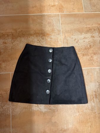 Rock mit Knöpfen schwarz Grösse M gut erhalten