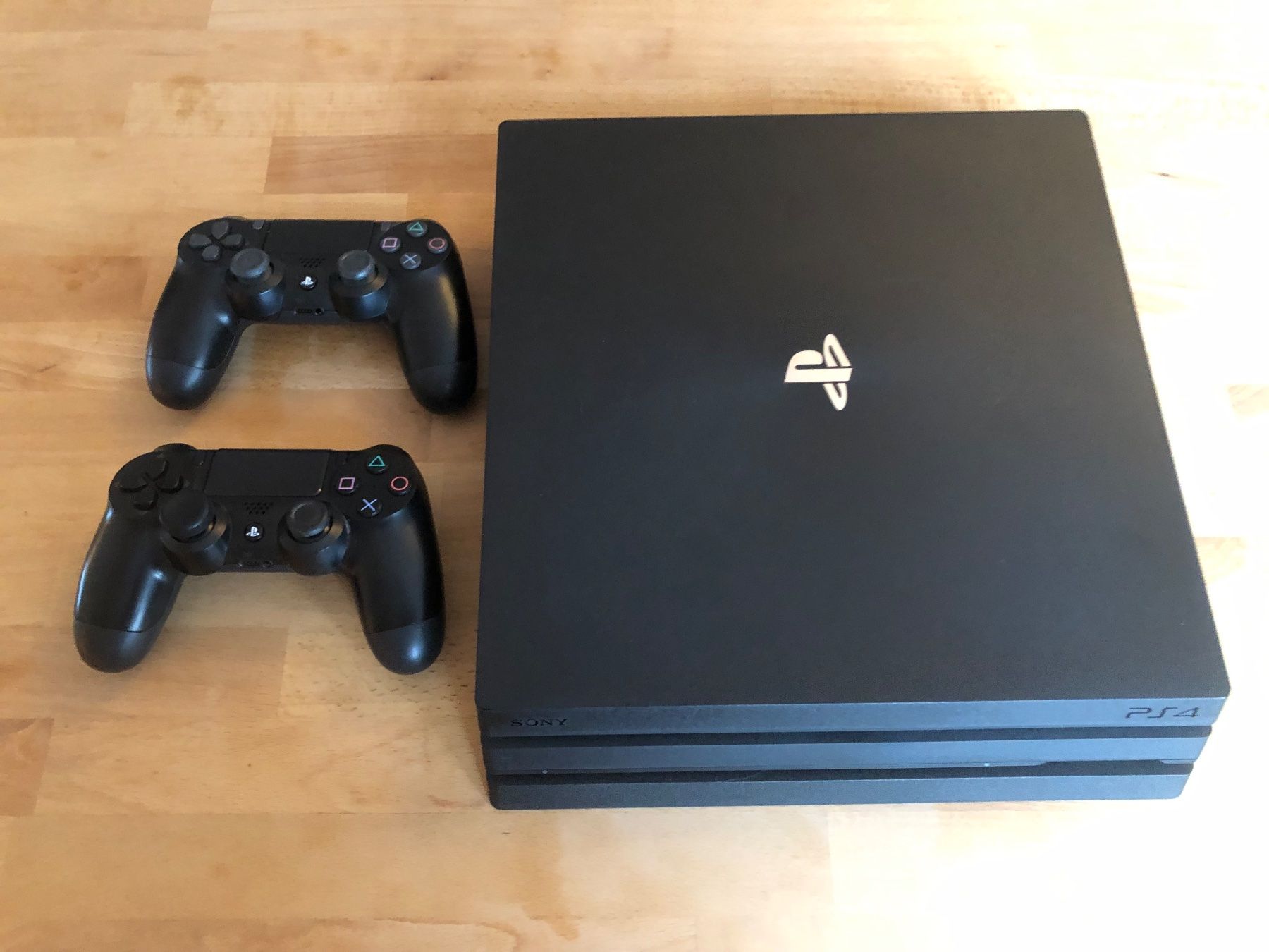 Sony Console: Playstation 4 Pro (2 Controller, 14 Games) – Usato da Thun venduto da