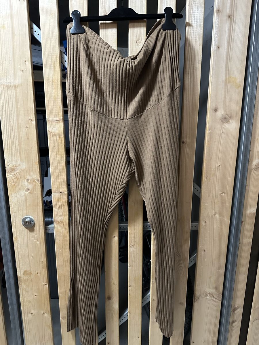 H&M Pantaloni: Mama Leggings mit Schlag, Gr.XL – Difettoso da Uster venduto da staernli4