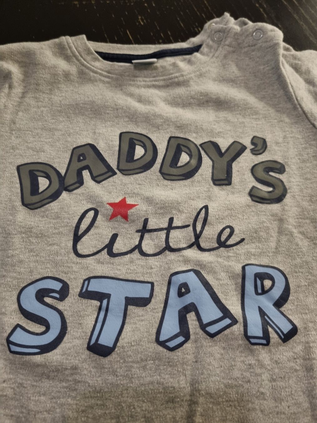Camicie, T-shirt & Polo: Kinder Langarmshirt "Daddy's little star" – Usato da Kaiseraugst venduto da muggel27 1