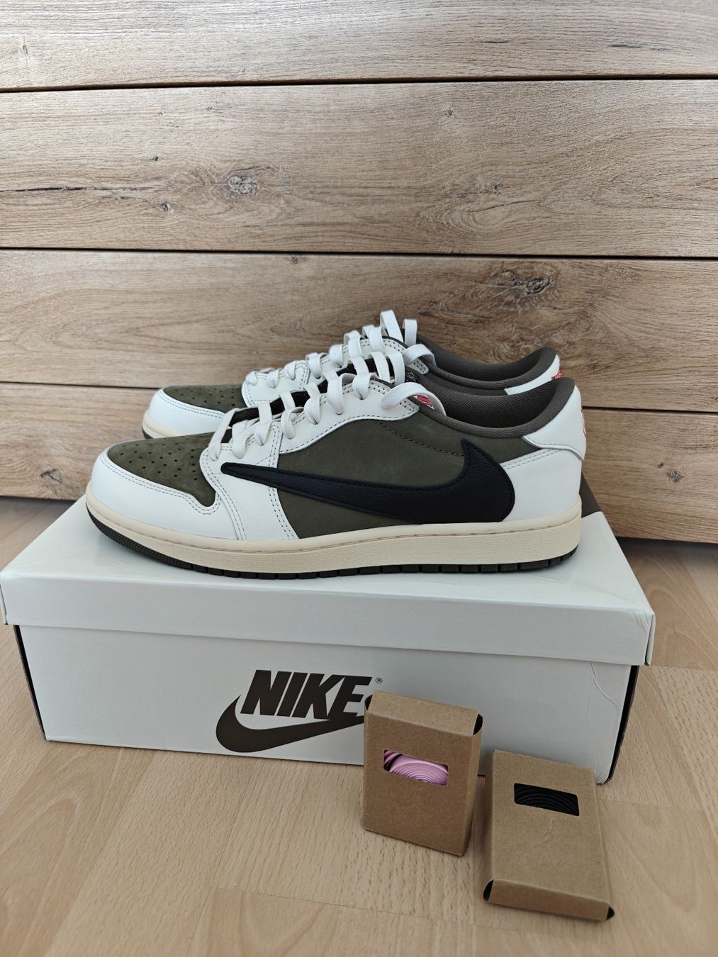 Jordan Herrenschuhe: Jordan 1 low Travis Scott Medium Olive – Neu und originalverpackt aus Zofingen von EugenSpb 1