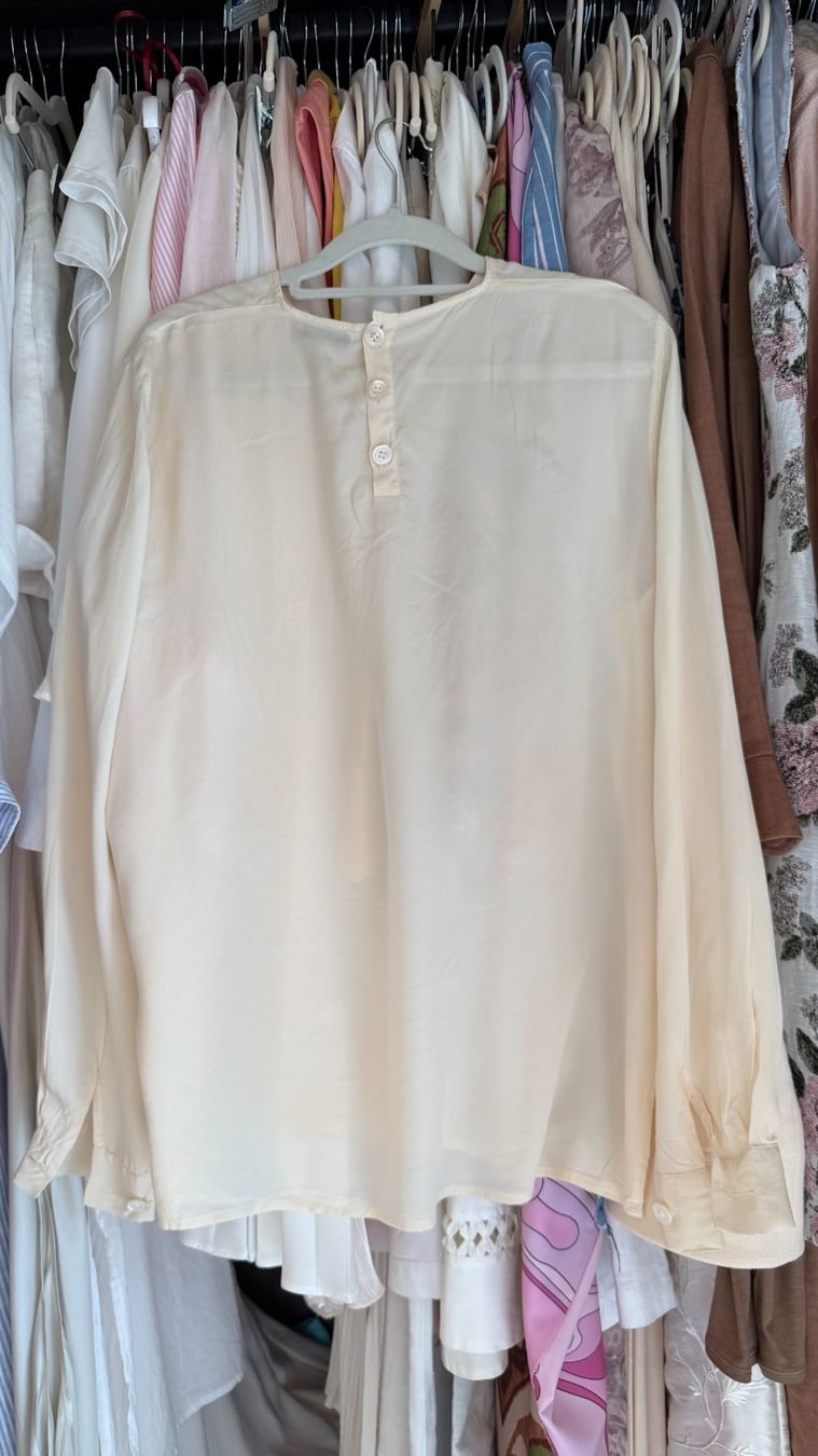 Armani Camicette: Armani blouse 100% silk blouse – Usato da Kilchberg ZH venduto da selinaonadn 1