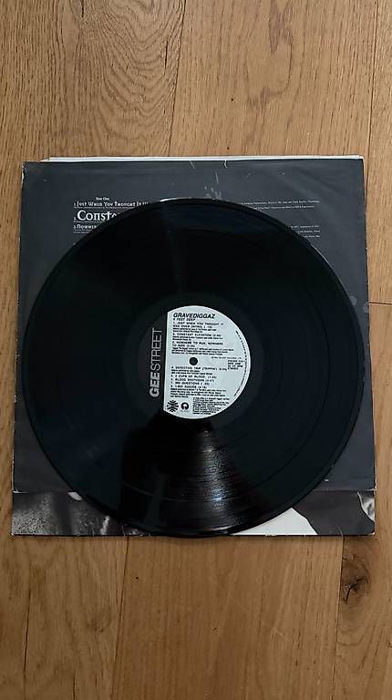 Dischi in vinile: 6 Feet Deep  Gravediggaz  Vinyl LP – Usato da Düdingen venduto da Emphilly 2