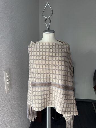 Poncho kariert mit Fransen cremefarben/grau einheitsgroesse