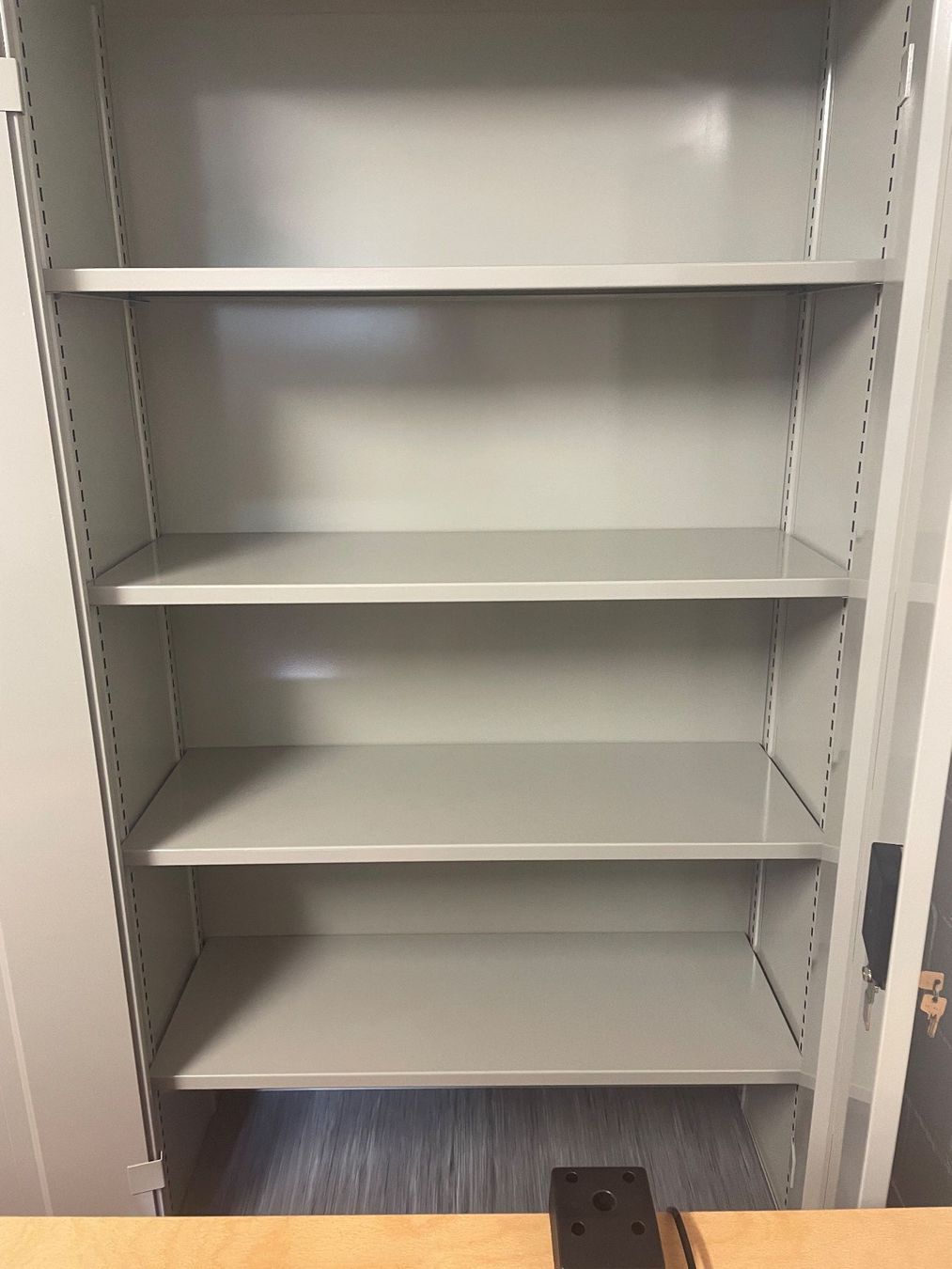 Armadi: Schrank metall – Nuovo (secondo la descrizione) da Schübelbach venduto da Huegi24 3