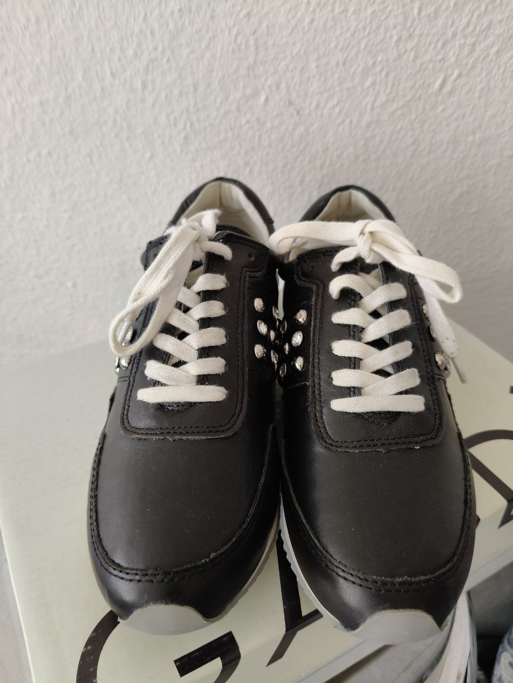 Scarpe da donna: GAUDI sneakers black leather size 37 studs new – Nuovo e nell'imballaggio originale da Zürich venduto da sha_vw65 2