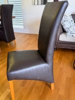 Dunkelbraune Lederstühle mit Holz, 8 Stück