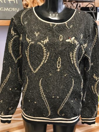 H&M Damen Pullover mit goldener Stickerei(A92)