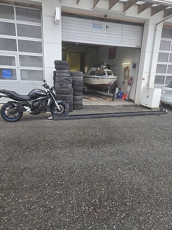Supporti a parete: Motorrad Schiene – Usato da Schwyz venduto da inf_hjl7 4